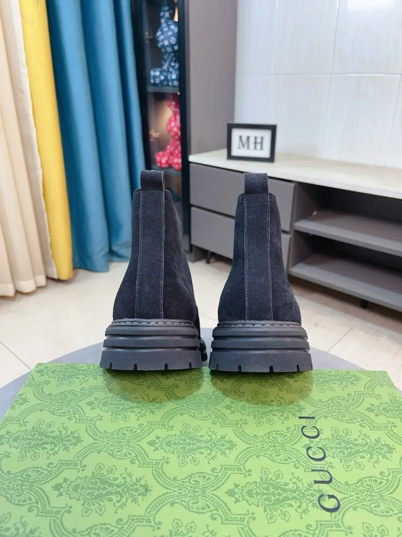 Men's shoes 💰540🌸🌸 (GUCCI) [cow lining plus velvet optional] [can be made without standard] New product Martin boots imported from Canada with full top layer high mercerized frosted fabric, punched using 3D digital technology, high-end and classy, ​​versatile to wear, full of three-dimensionality, close pictures will make you obsessed with the leather. You can't extricate yourself ~ the best on the market.          Fabric: Cowhide/Embossed Lining: Cowhide.          Please make a note when placing an order, sizes: 38-44 (37, 45, 46 can be customized and cannot be returned or exchanged) 5 colors available; black, gray, khaki, coffee, and earthy yellow